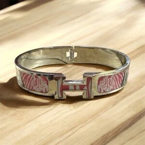 NWOT! Fashion Stainless Steel Silver & floral Bangle Bracelet